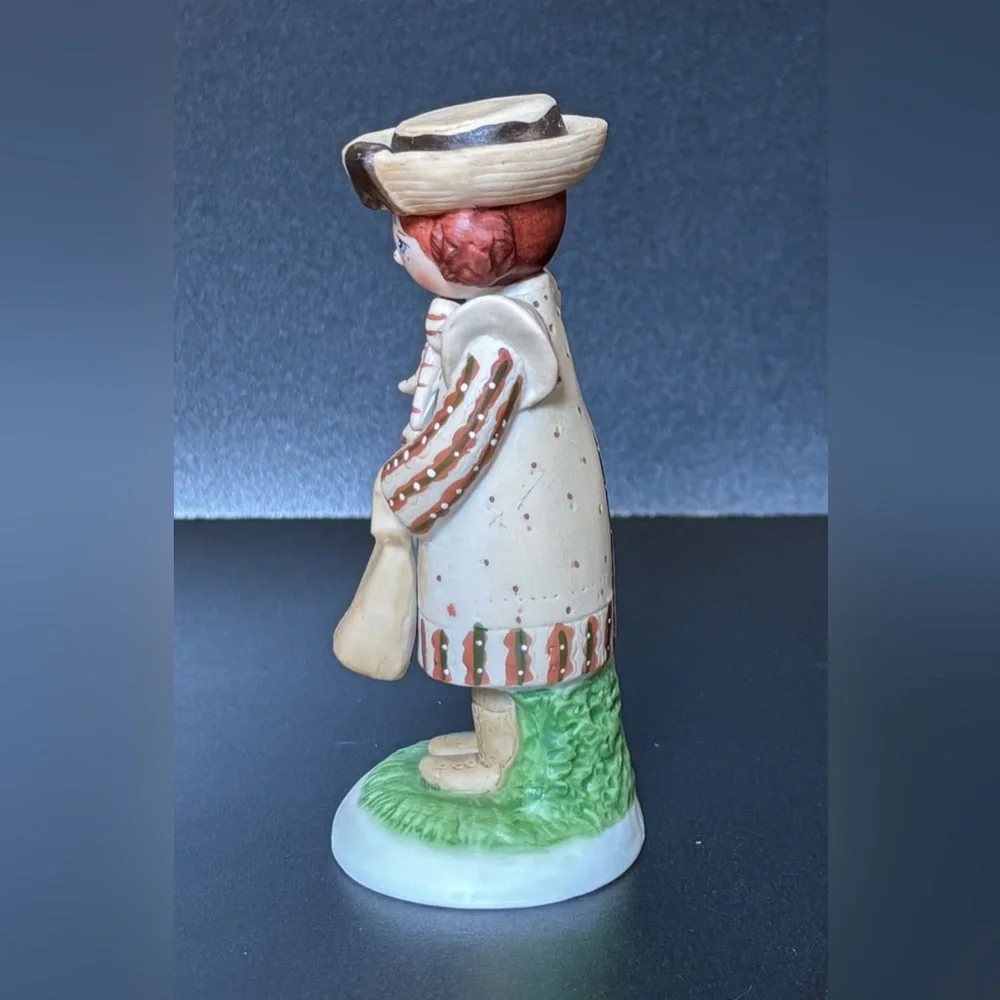 Vintage Christina Mae Risley Country Fair Shannon Figurine Cottage Farm Core